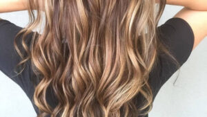 couleur de cheveux caramel blond brun mélangés bronde ultime coiffure bob