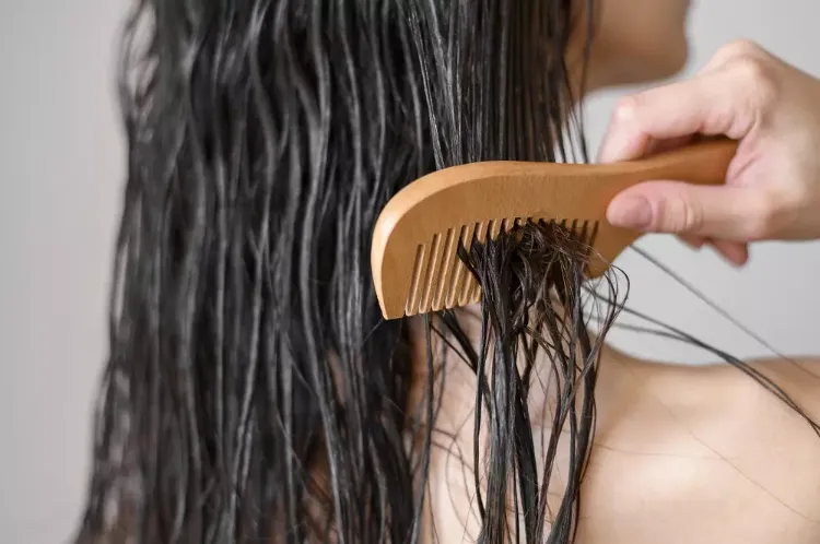 Detangling curly hair before shampooing