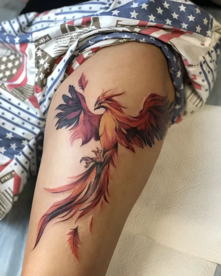 dessin photo tatouage phoenix femme cuisse hanche jambe