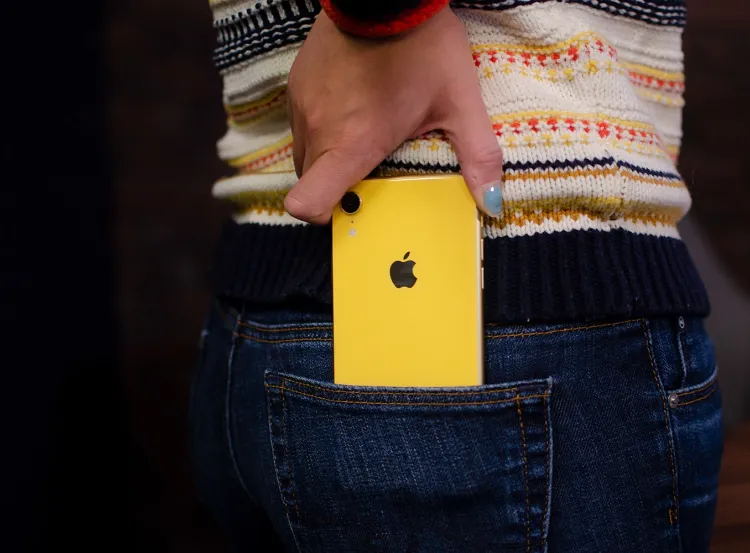 avoid keeping your phone in your back pocket