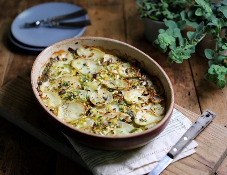 gratin de printemps disposer plat pommes terre coupées tranches fines