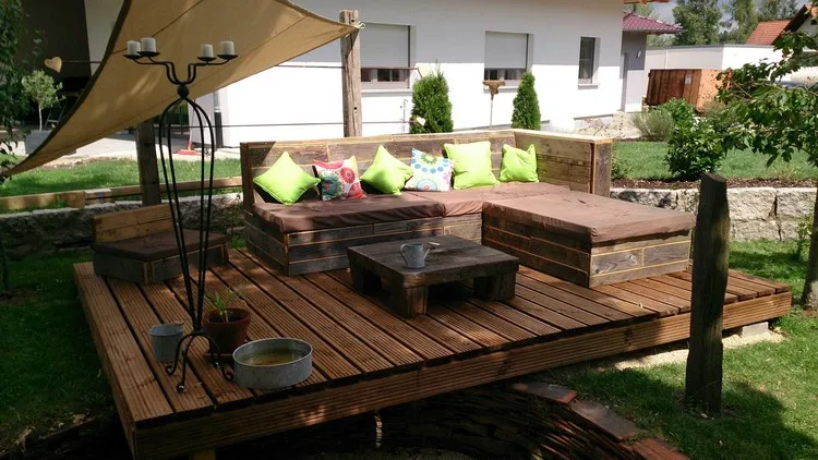 idee terrasse en palette de bois trucs à savoir avant les travaux aménagement jardin extérieur meubles en palettes