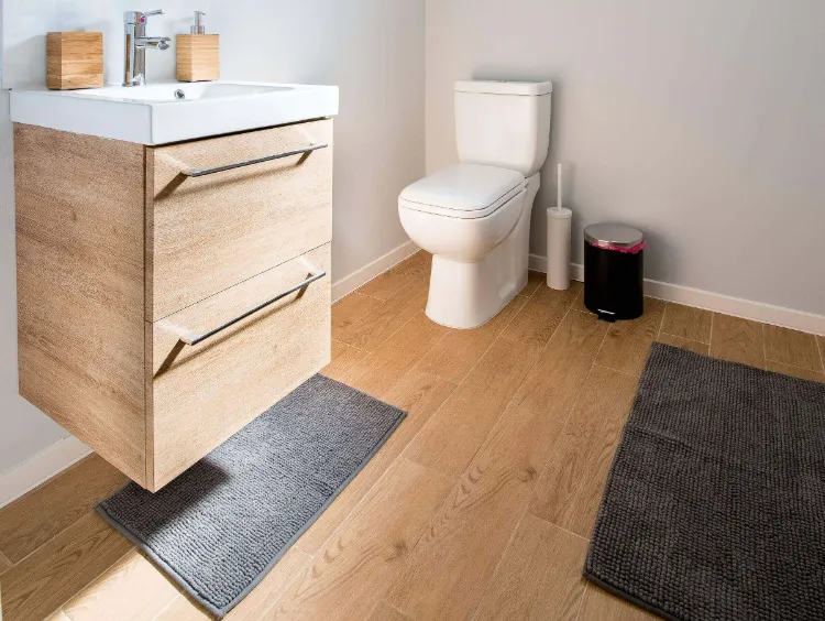 idées astuces enlever odeur urine toilettes salle de bains avec WC sources