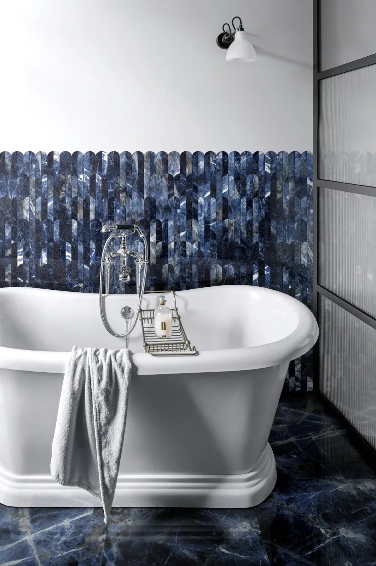 idées carrelage salle bain moderne sol murs design italien Marazzi mosaique marbrée