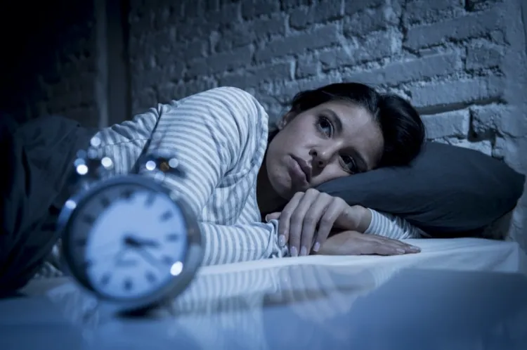 lien insomnie troubles sommeil prise de poids inexpliquée femmes santé féminine