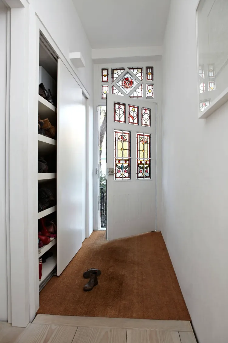meuble de rangement couloir étroit armoire encastrée avec portes coulissantes