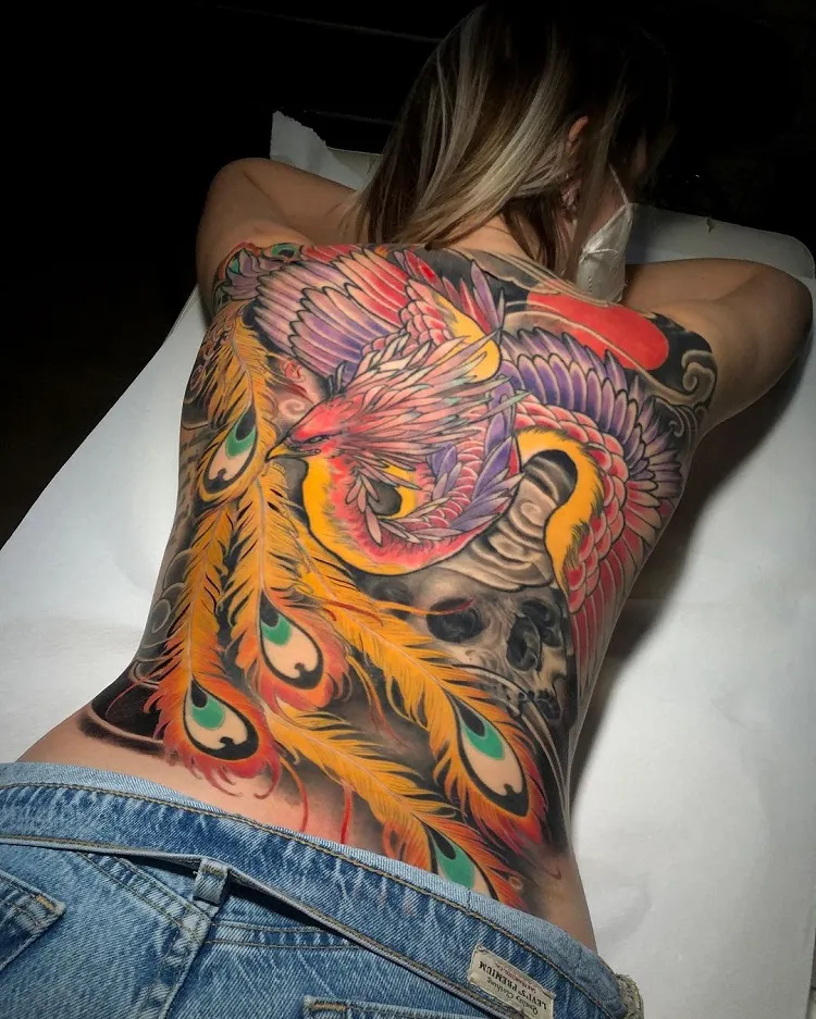 modèle tatouage femme phoenix dos bas du dos pour femme