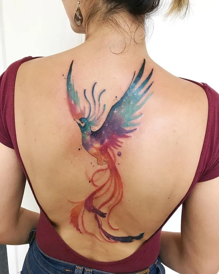 modele tatouage phoenix femme dos signification tattoo phoenix tendance femme 2022