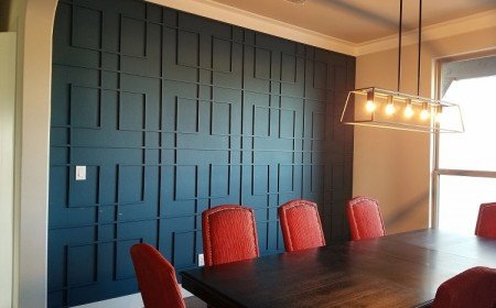 moulure déco contemporaine pleine hauteur peinture bleu pétrole salle à manger