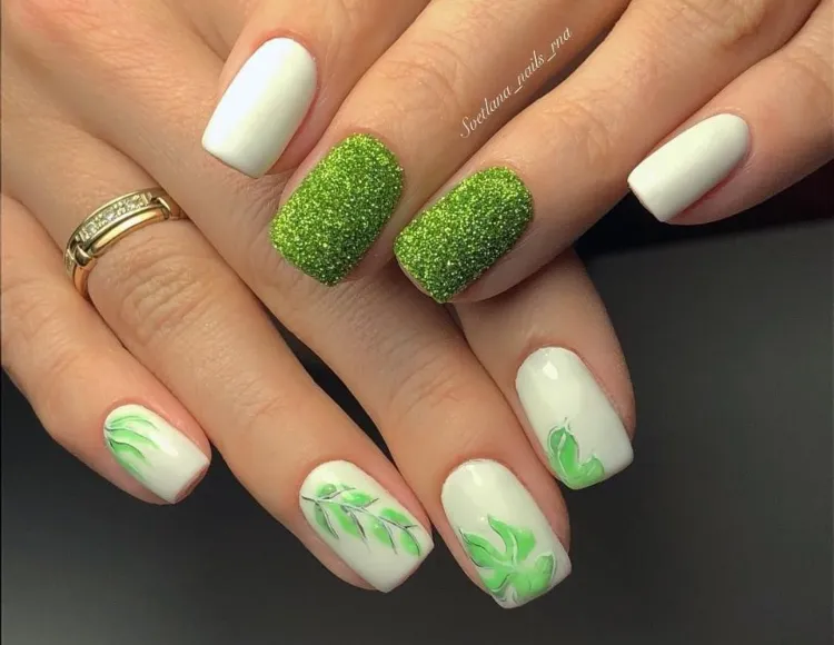 nail art printemps tendance vert blanc décoration feuilles paillettes