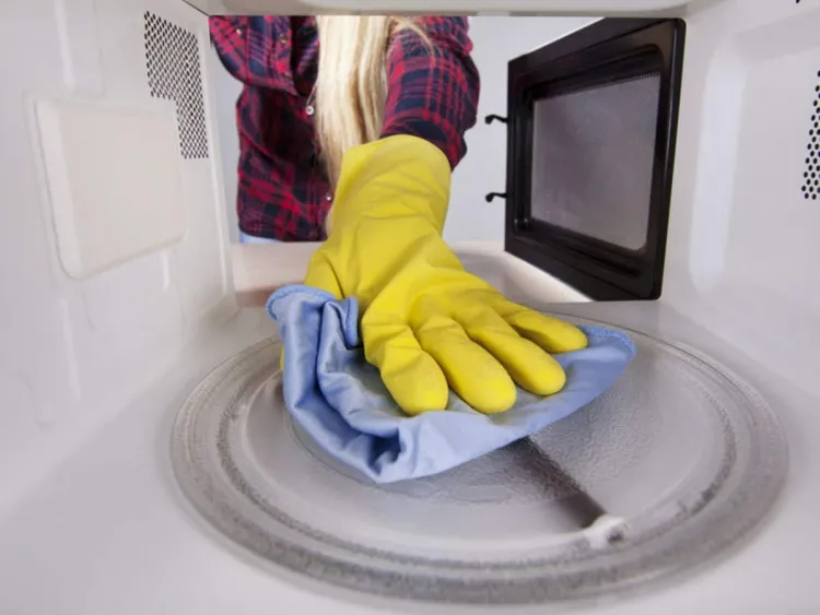 nettoyer la maison avec du gros sel garder les égouts de l’évier dégagés et désodorisés nettoyer four