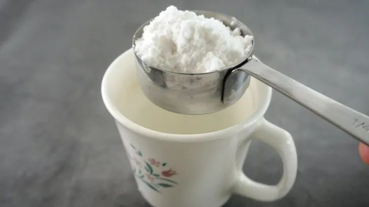 pourquoi nettoyer une maison avec du sel mélange savon vaisselle frotter tasses