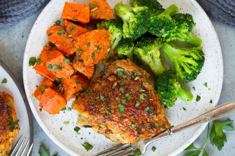 what to eat before sport gain muscle chicken broccoli sweet potato