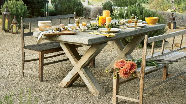 table salle à manger de jardin béton pieds en X bancs en bois coin repas style toscane