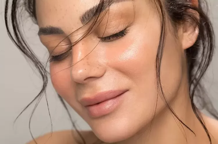 technique maquillage semi permanent sourcils lèvres femme 2022