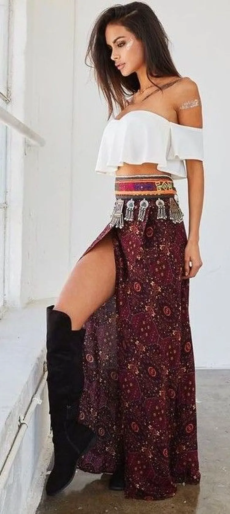 tenue boho chic hippie haut court jupe taille haute longue cuissards tendances 2022