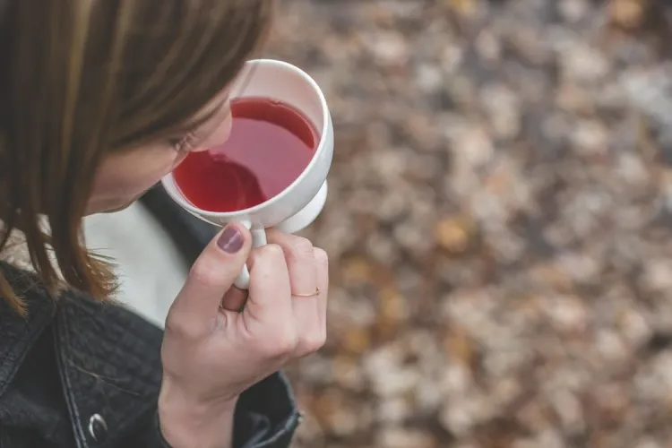 Herbal tea to prevent pregnancy Raspberry leaf safely prepares the birth of the uterus