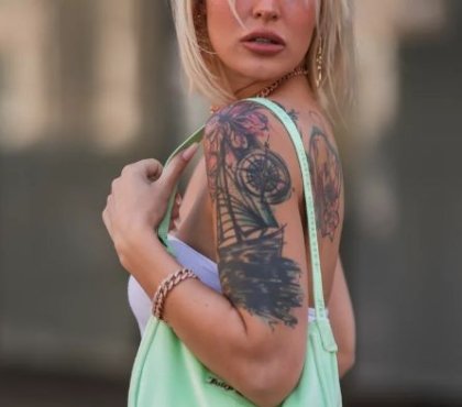 top tendances tatouages femme 2022 dos bras épaule poignet cote