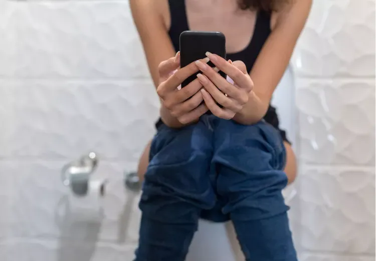 utiliser son telephone au travail aux toilettes avec son portable