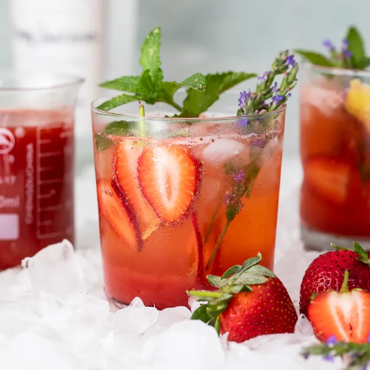 Gin & Tonic à la fraise recette cocktail de printemps