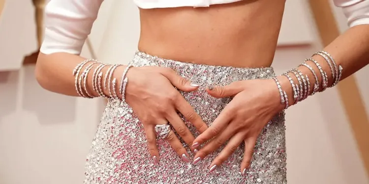 Zendaya nails chromatic manicure trend nails summer 2022