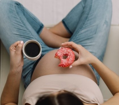 aliments et boissons interdits pendant la grossesse malbouffe caféine