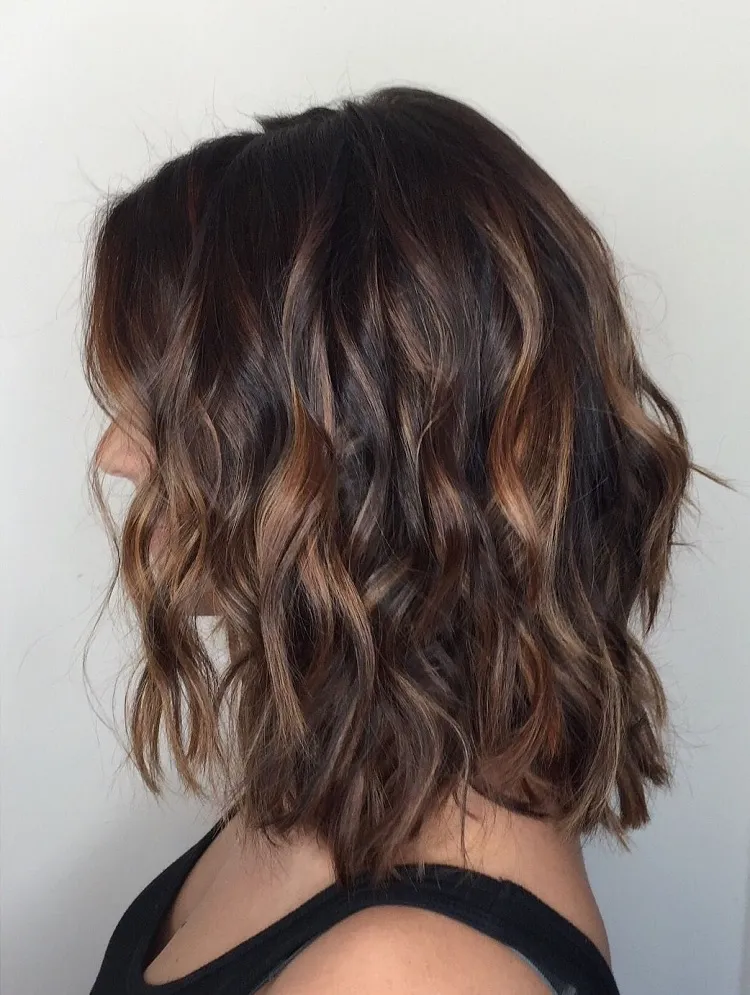 balayage cheveux chatain carré court été 2022