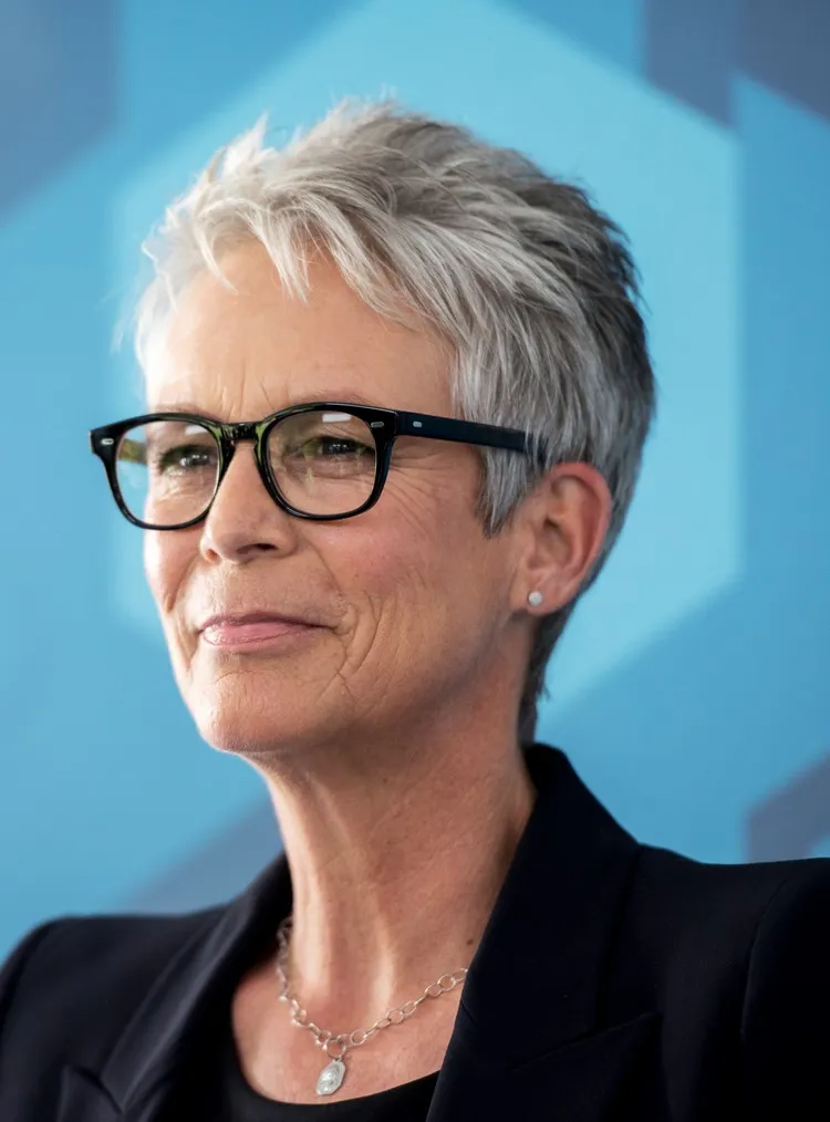 Reverse sweep on short white hair Jamie Lee Curtis new hair color trend 2022