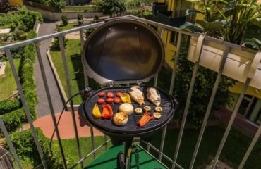 barbecue sur le balcon saison grillades réaliser recettes préférées