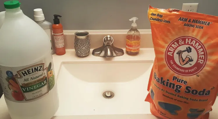 comment déboucher lavabo obstrué moyens simples bicarbonate de soude vinaigre
