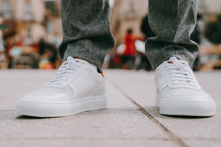comment nettoyer des sneakers blanches tendance 2022