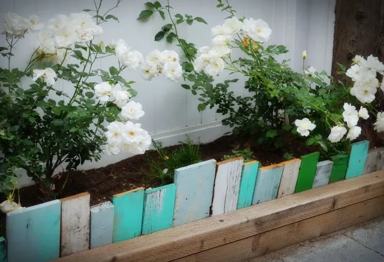 idée de bordure de jardin en bois de palette originale pas chère écolo DIY