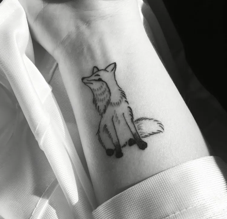 idée tatouage poignet femme discret original renard adorable