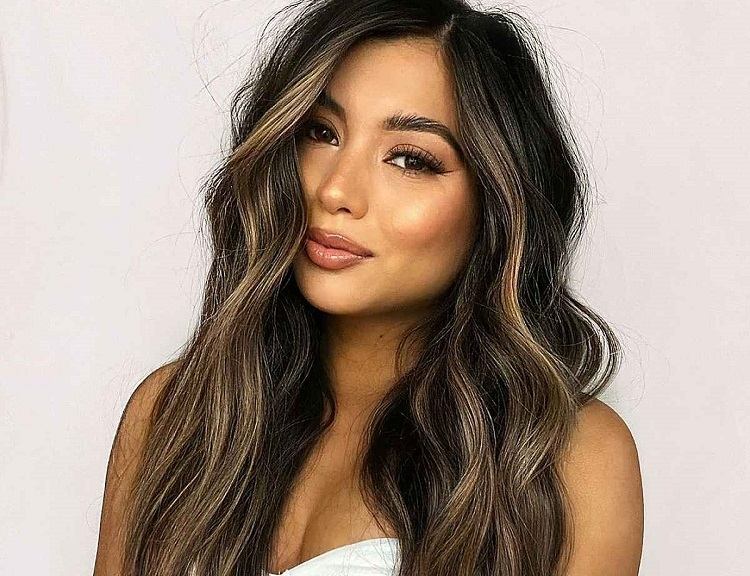 idées balayage femme cheveux noirs bruns chatain ombre hair sombre tie and dye été 2022