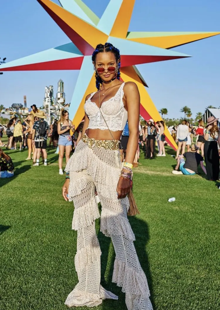 White Bohemian Hippie Elegant Woman Look Summer 2022