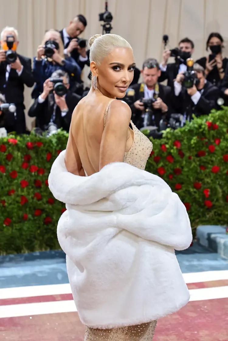 met gala 2022 hosts invités theme heure date robe blake lively kim kardashian