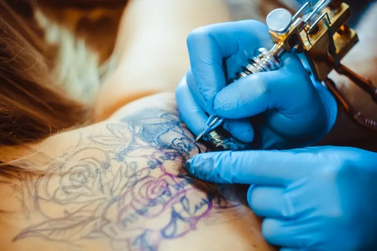 modele tatouage femme dos tester avant de se faire tatouer tatouage femme application à telecharger Photoshop