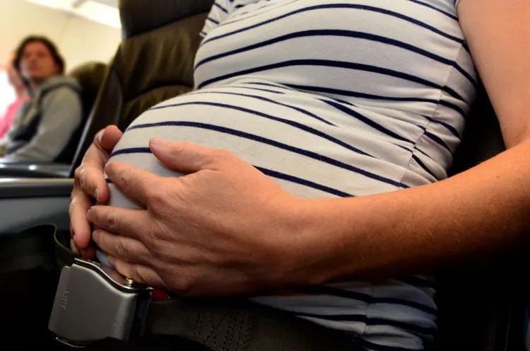 prendre l avion enceinte jusque quel mois quelles précautions prendre risques éviter