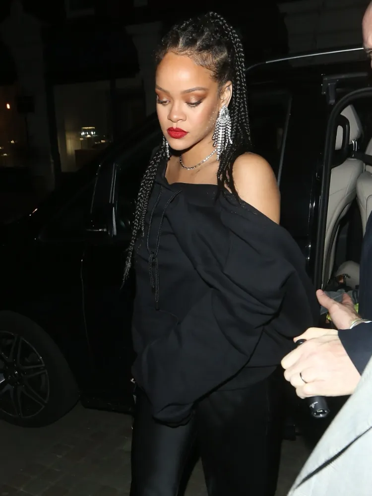 Rihanna's trendy Medusa ponytail summer 2022
