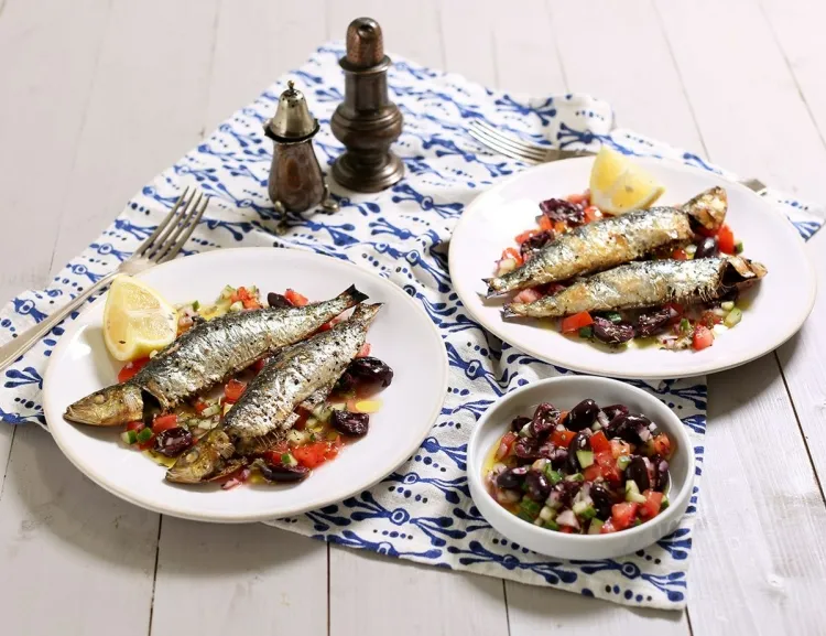 sardines grillées au barbecue mélanger ail huile olive jus citron paprika poivre noir
