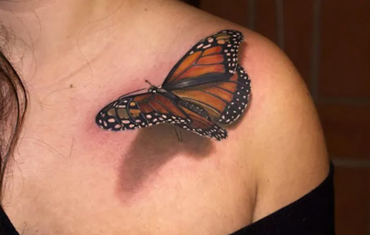 tatouage 3d de papillon en couleur noire et orange petit tatouage réaliste