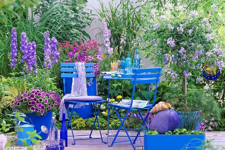 un jardin en bleu tendance 2022