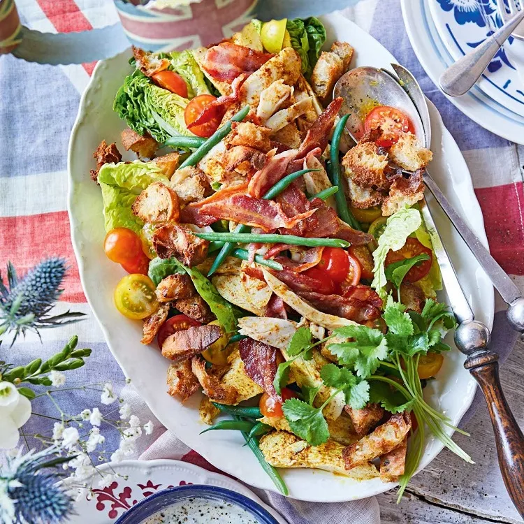BLT mixed salad with chicken