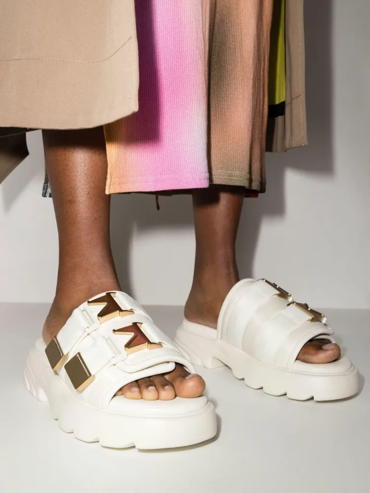 bottega veneta sandales compensées dorées blanches dad sandals chunky slides