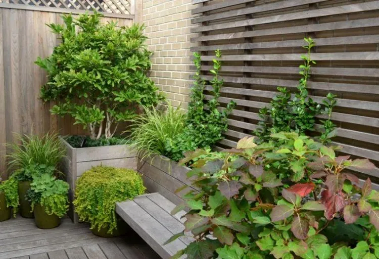 brise-vue clôture jardin palettes clôture décorative pratique jardinières