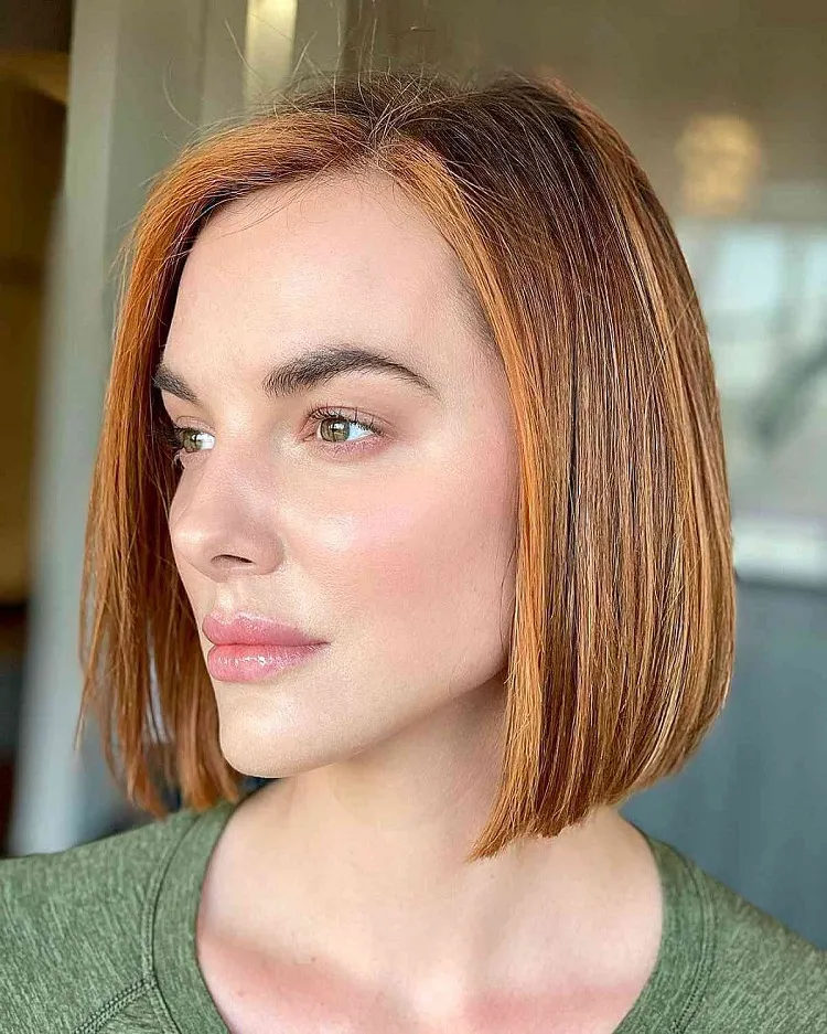 Plunge Square Auburn Seamless Short Hairstyle Trend Woman 2022