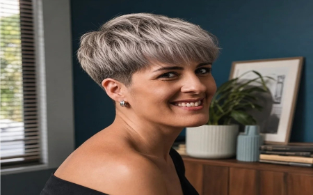 cheveux gris cendré coupe courte avec undercut