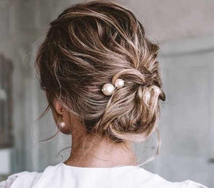 chignons cheveux courts chics faciles pice avec perles mariage