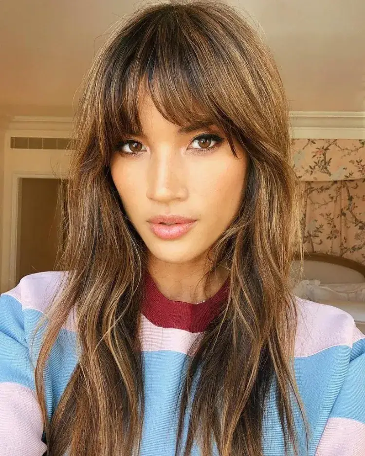Fashionable hairstyle with bangs summer 2022 long tapered bangs soft bangs