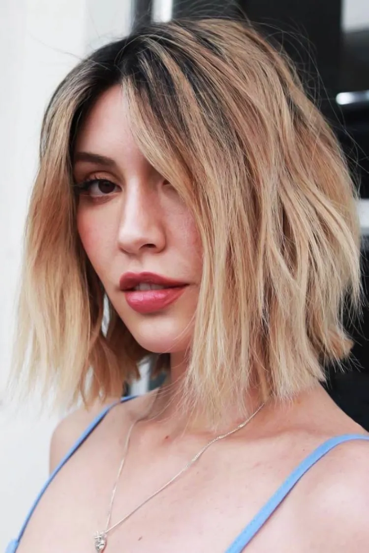 long gradient bob hairstyle with mid parting 2022